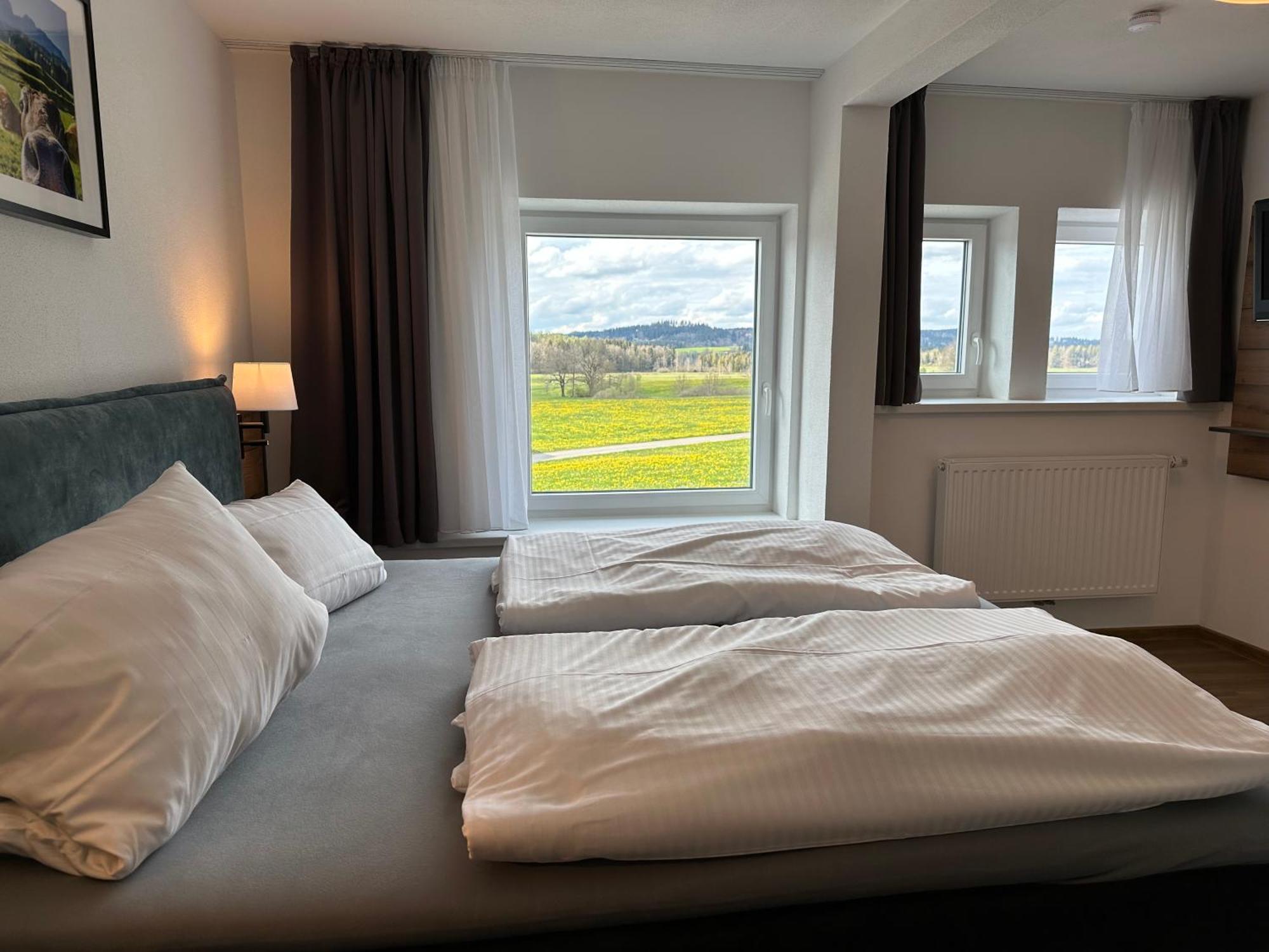 Zum Bayrischen Wirt Hotel Maierhöfen Buitenkant foto